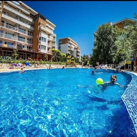 Beautiful 2-Bed Apartment In Sveti Vlas شقة *